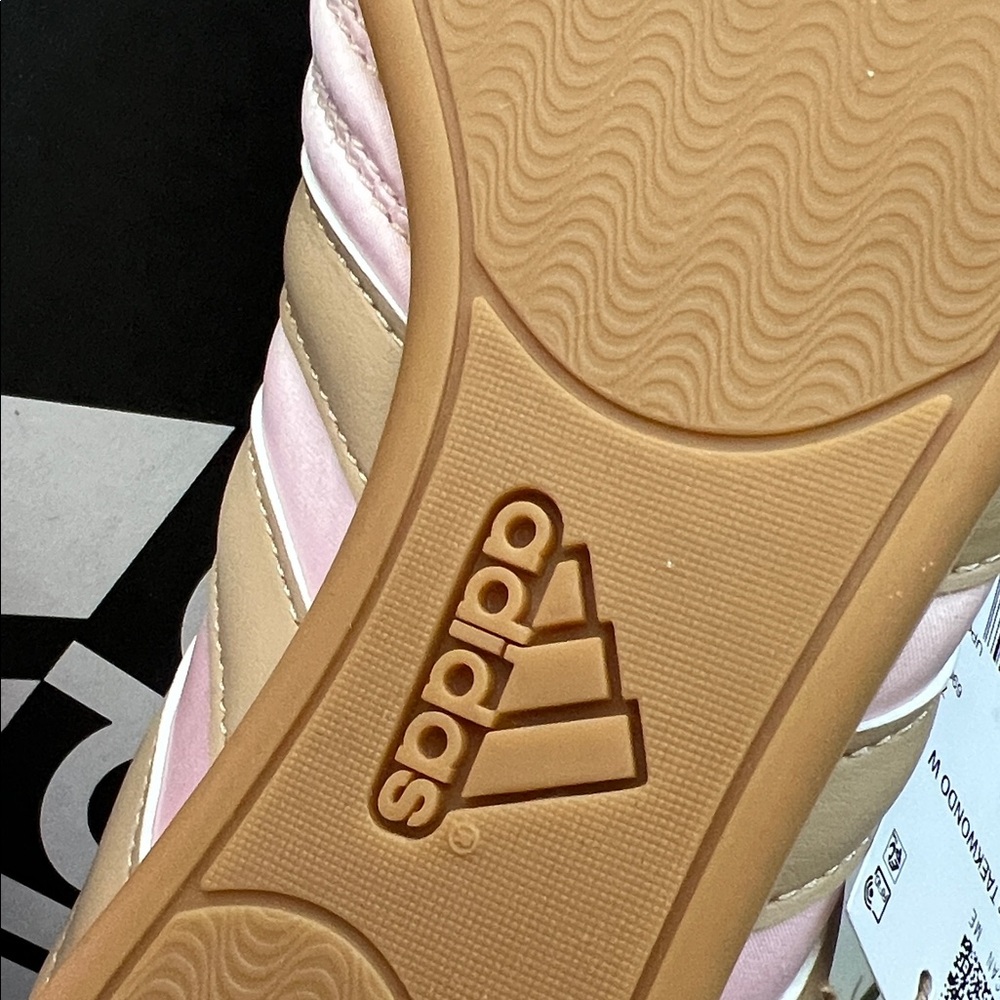 Adidas Taekwondo Baby with cream accents, Women’s 8.5.

#adidas #taekwondo #pink - Picture 7 of 11